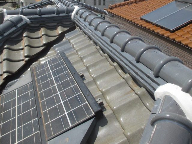 播磨町の工事完了後の太陽光パネルが乗った瓦屋根